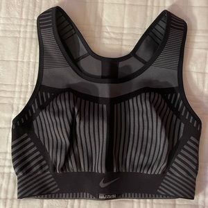 WOMEN’S NIKE SPORTS BRA